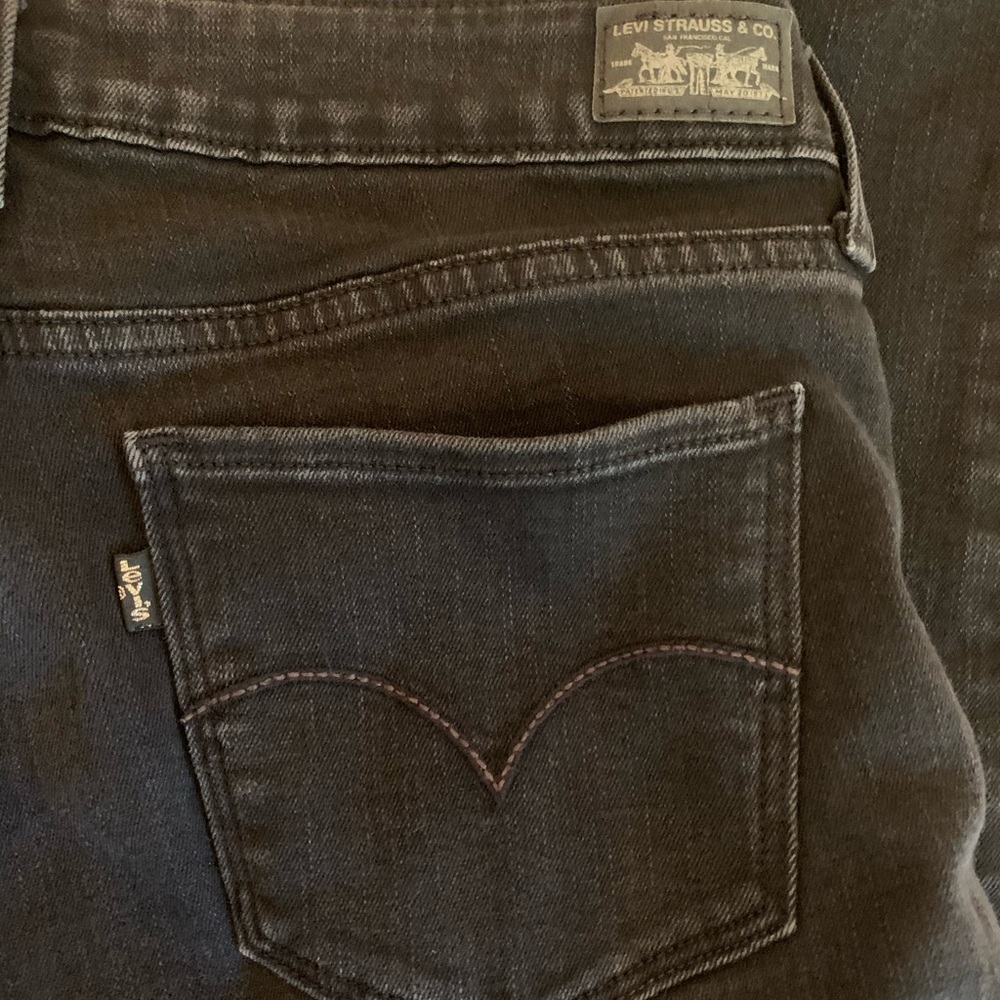 2/$20 Black Levi’s Jegging Skinny Jeans